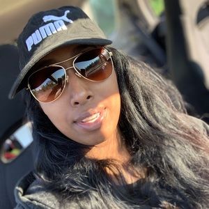 Meet your Posher, Caroline